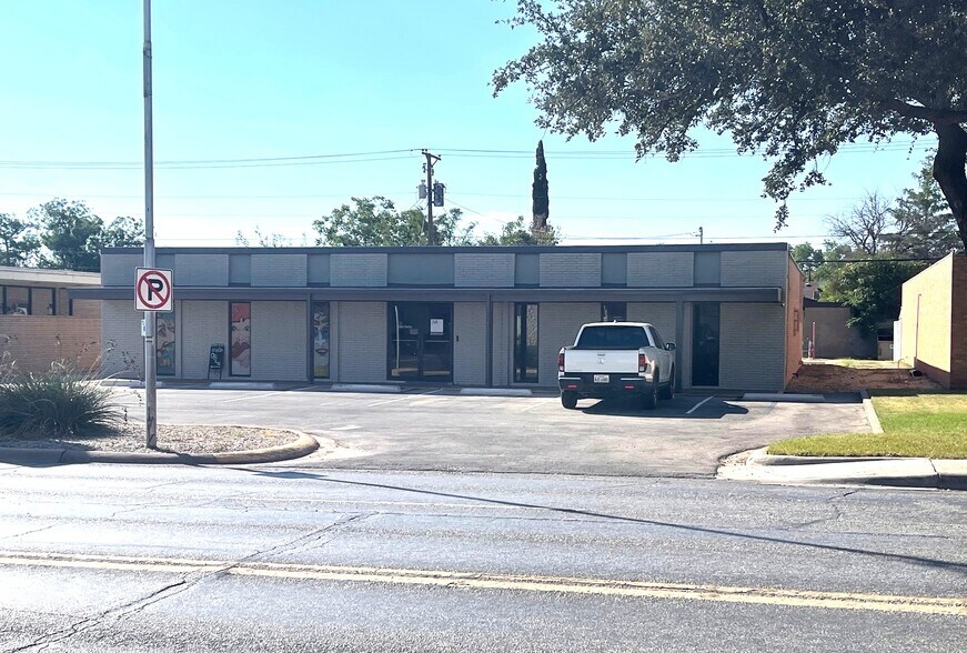 More Photos Of 2003 W Wall St, Midland Office For Lease