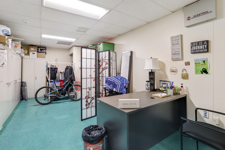 More Photos Of 8807 Thornton Rd, Stockton Storefront Retail Office For Lease