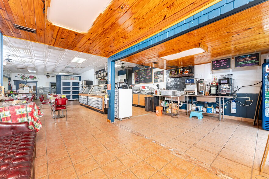 More Photos Of 23064 Harbor View Rd, Port Charlotte Warehouse For Sale