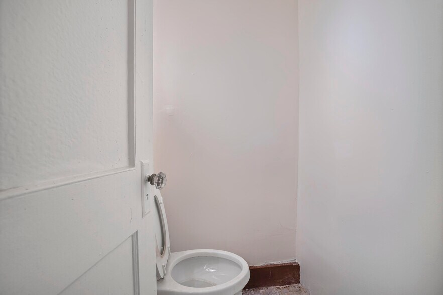 More Photos Of 1670 Putnam Ave, Ridgewood Apartments For Sale