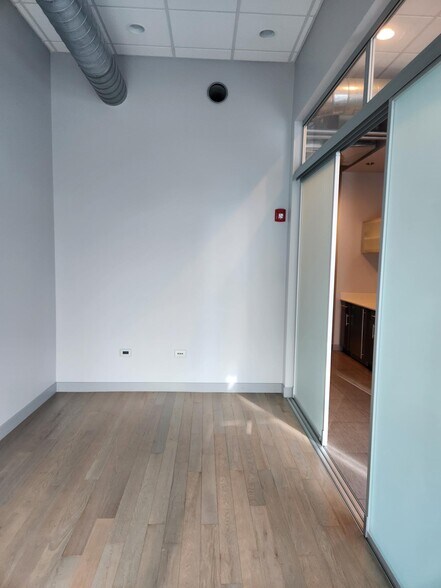 More Photos Of 2638 Patriot Blvd, Glenview Office For Lease