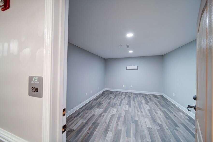 More Photos Of 135 E Main St, Rock Hill Office For Sale