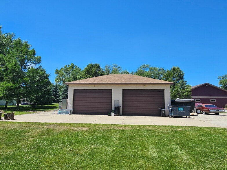 More Photos Of 2708 45th Ave, Highland Office For Sale
