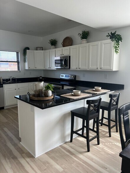 More Photos Of 1124 Winton Pl, Springfield Apartments For Sale