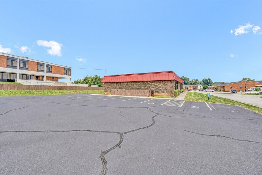 More Photos Of 1930 Braeburn Dr, Salem Medical For Sale