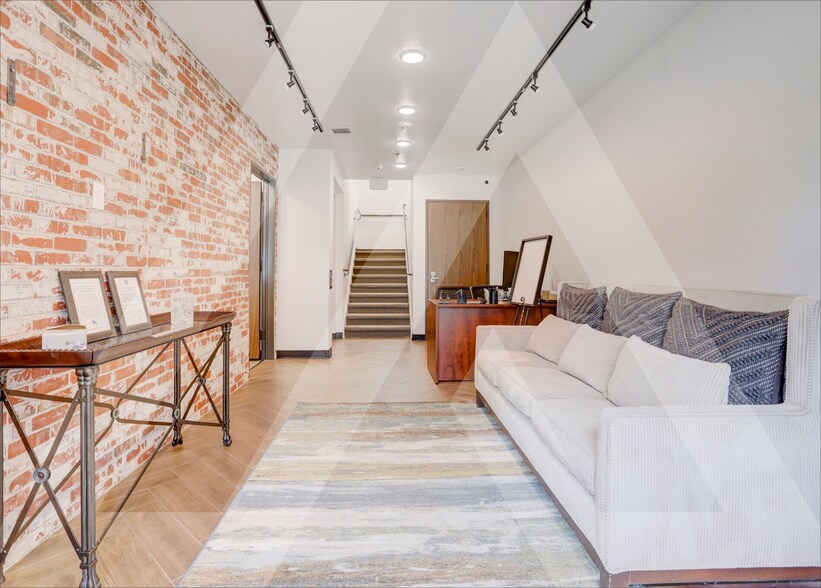 More Photos Of 6544 Greatwood Pky, Sugar Land Loft Creative Space For Sale