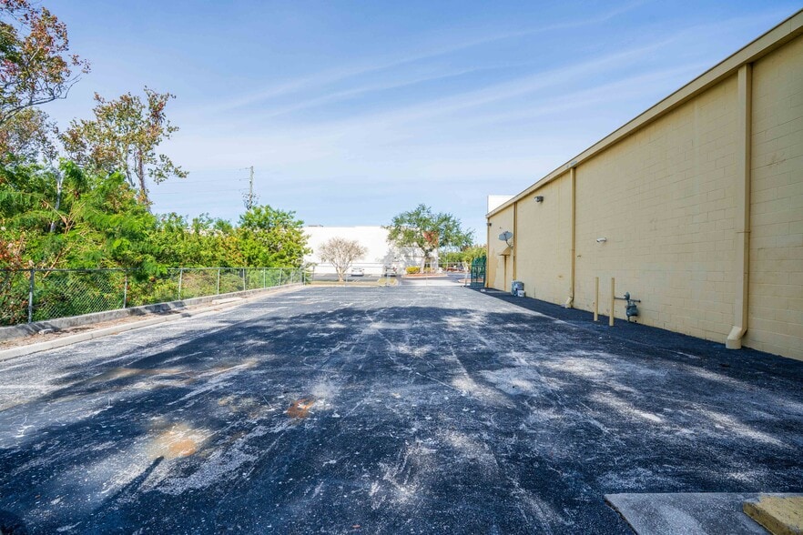 More Photos Of 33550 US Highway 19 N, Palm Harbor Freestanding For Lease