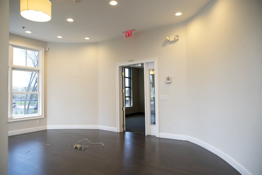 More Photos Of 3750 Express Dr S, Islandia Office For Lease