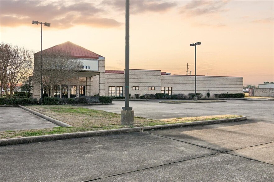 More Photos Of 3445 Regional Dr, Port Arthur Medical For Lease