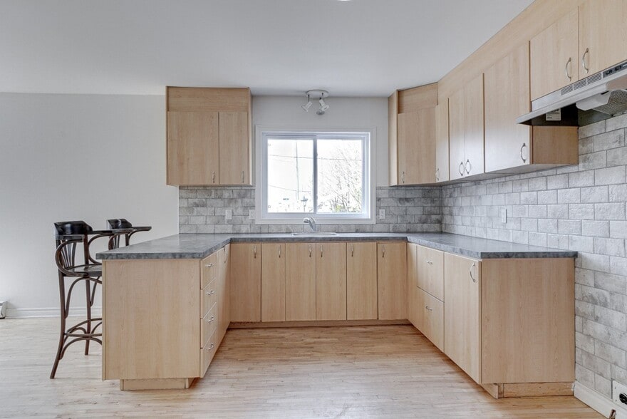 More Photos Of 51 Boul Desjardins E, Sainte-therese Apartments For Sale