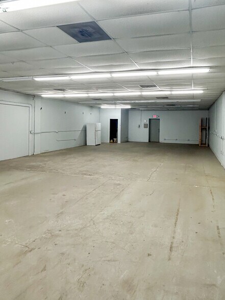 More Photos Of 1939 Belgrade Ave, Charleston Warehouse For Lease
