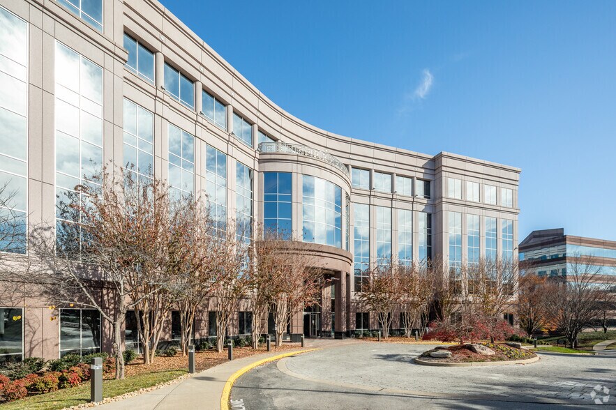 More Photos Of 40 Burton Hills Blvd, Nashville Office For Lease