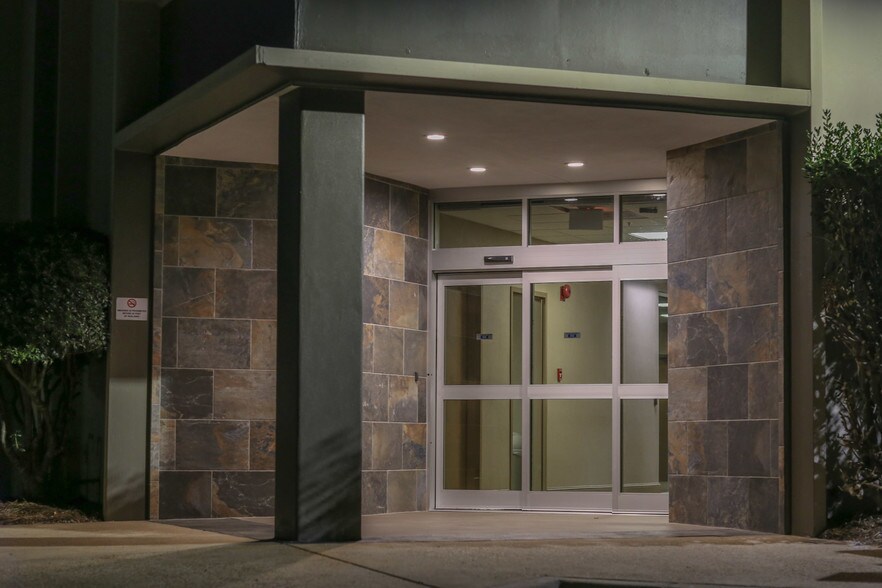 More Photos Of 900 Western America Cir, Mobile Unknown For Lease