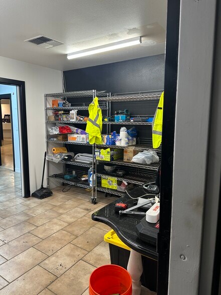 More Photos Of 874 Alua St, Wailuku Warehouse For Lease