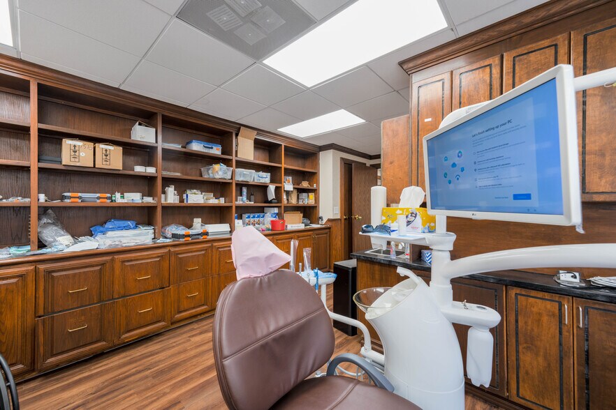 More Photos Of 5995-5997 Brockton Ave, Riverside Medical For Sale