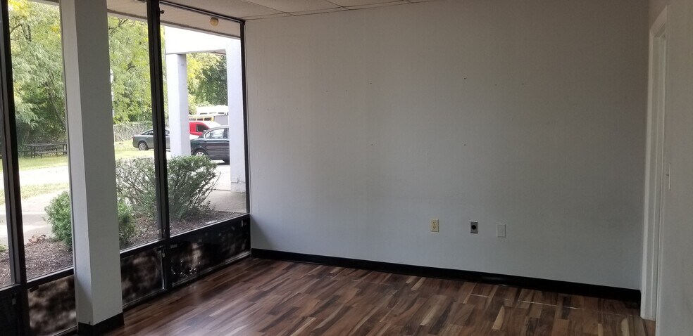 More Photos Of 9244 E Hampton Dr, Capitol Heights Warehouse For Lease