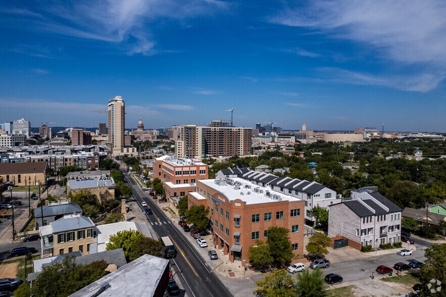 More Photos Of 1050 E 11th St, Austin Office For Lease