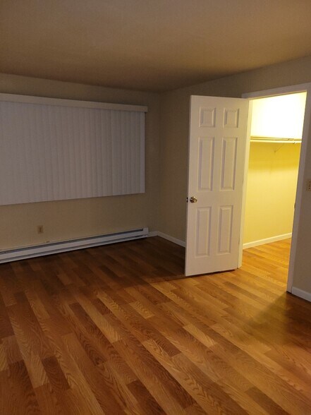 More Photos Of 16 147th Ave SE, Bellevue Apartments For Sale