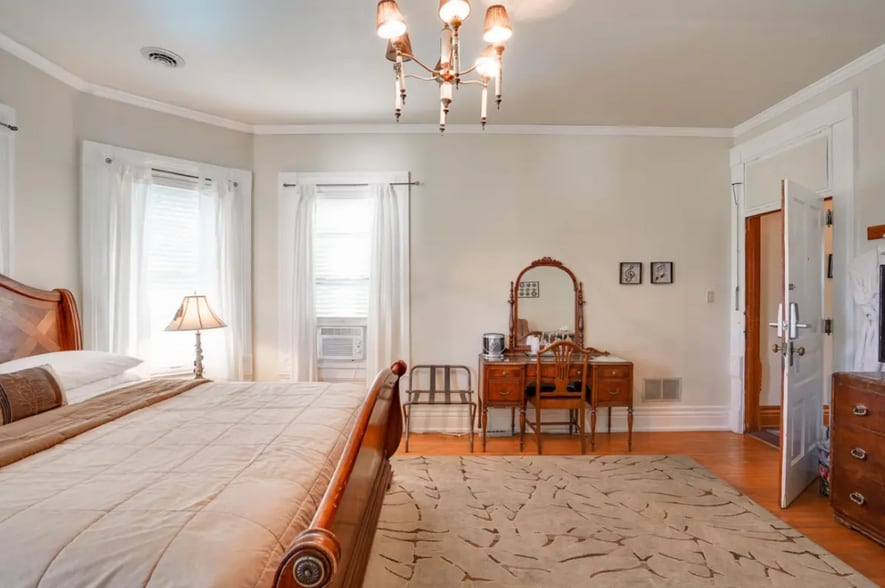 More Photos Of 211 Wisconsin Ave, Wisconsin Dells Hotel For Sale