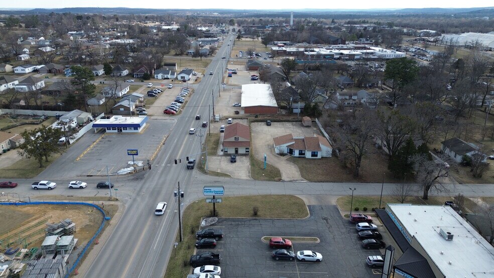 More Photos Of 1044 E Lincoln Ave, Sapulpa Office For Sale