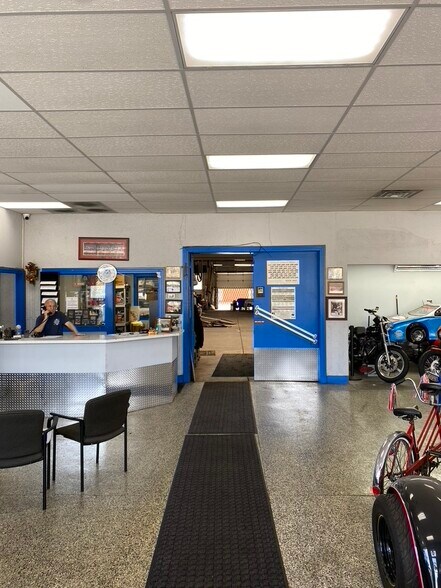 More Photos Of 6021 W Roosevelt Rd, Cicero General Retail For Sale