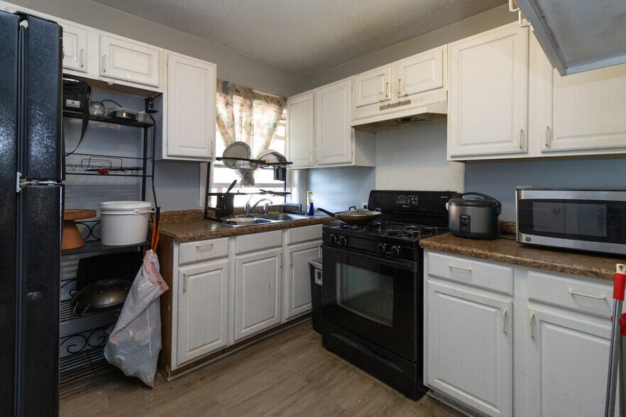 More Photos Of 1321 Payne Ave, Saint Paul Storefront Retail Residential For Sale