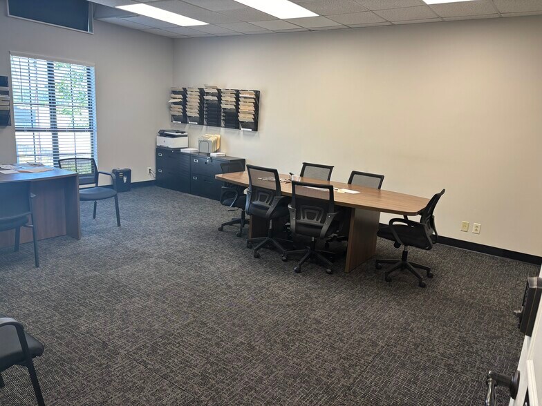 More Photos Of 139 Dean Dr, Clarksville Office For Sale