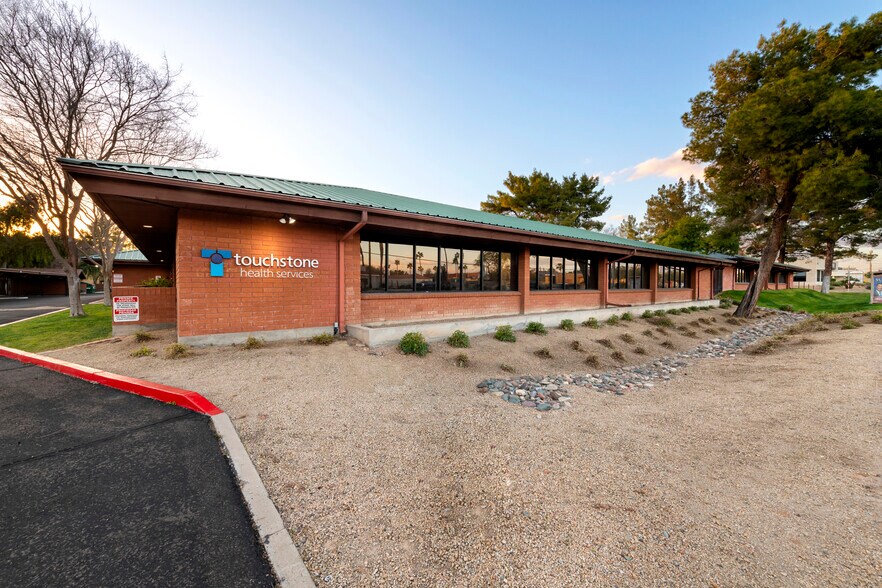 More Photos Of 15648 N 35th Ave, Phoenix Medical For Sale