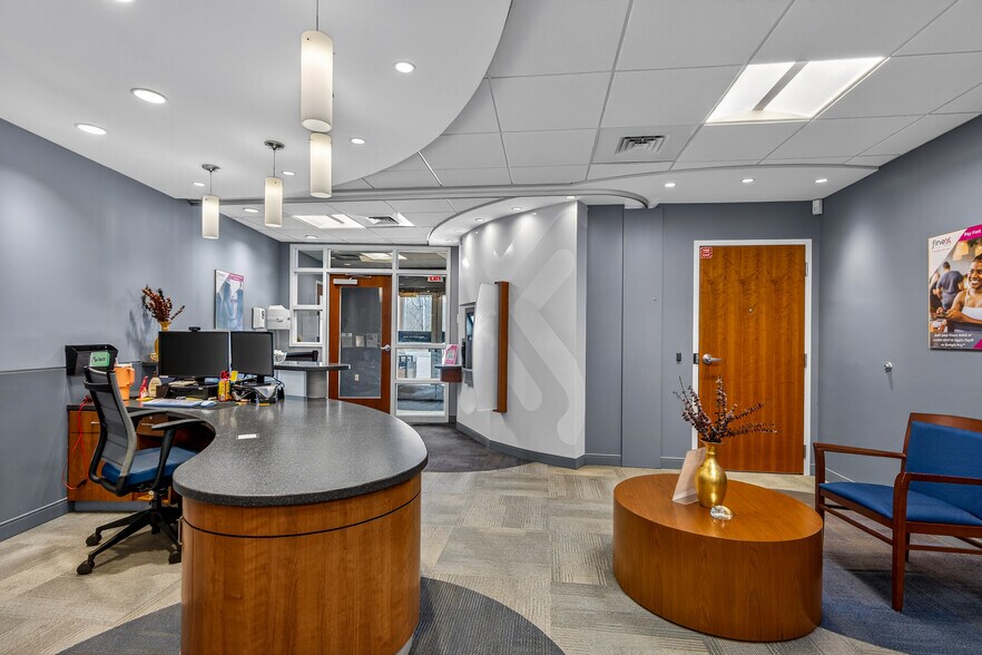 More Photos Of 60-62 Hyde Ave, Vernon Storefront Retail Office For Sale