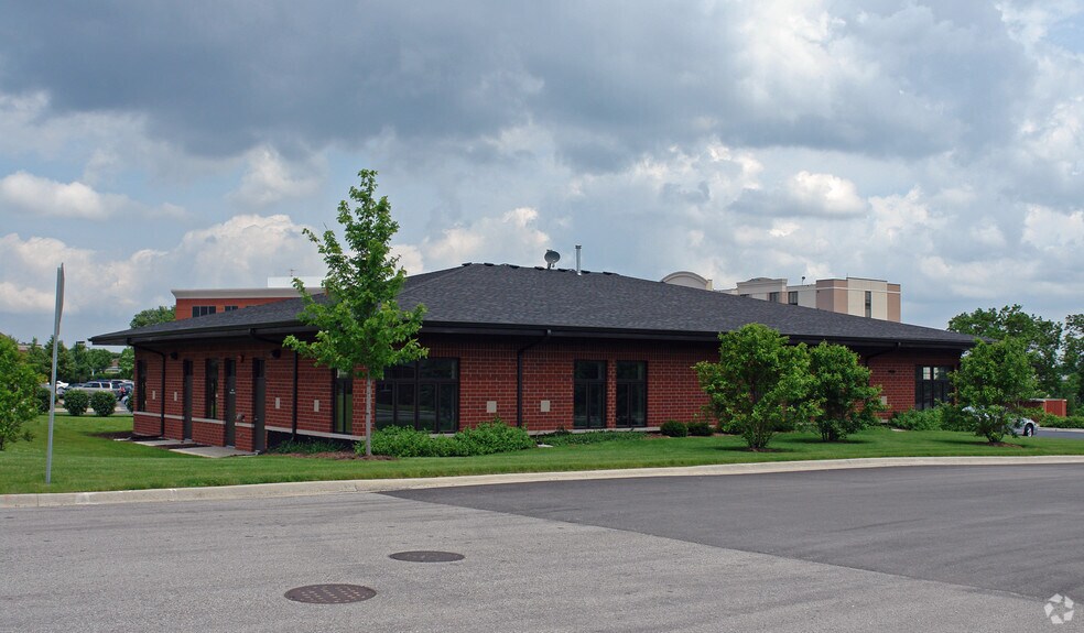 More Photos Of 7025-7035 Veterans Blvd, Burr Ridge Office For Sale