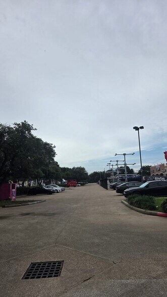 More Photos Of 5537-5571 Highway 6 N, Houston Storefront For Sale