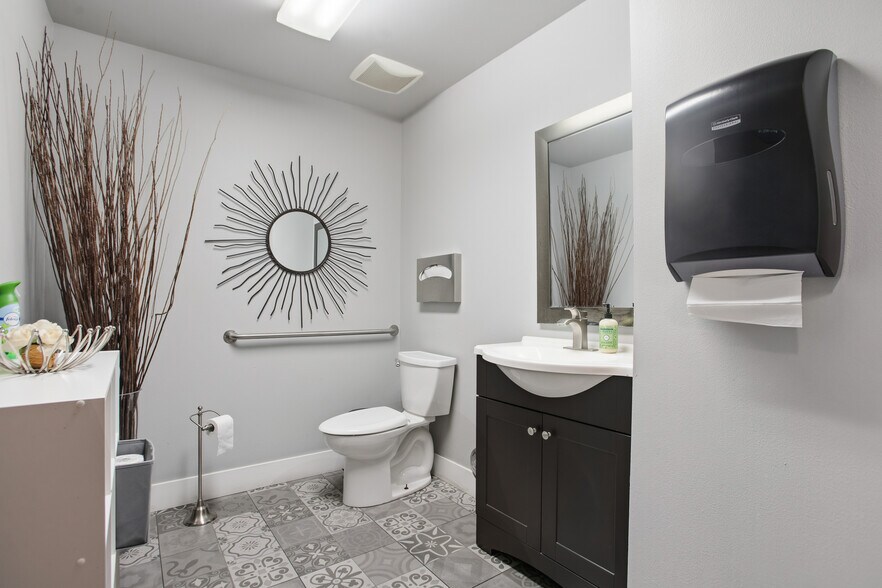 More Photos Of 1345 S Lewis St, Anaheim Warehouse For Sale