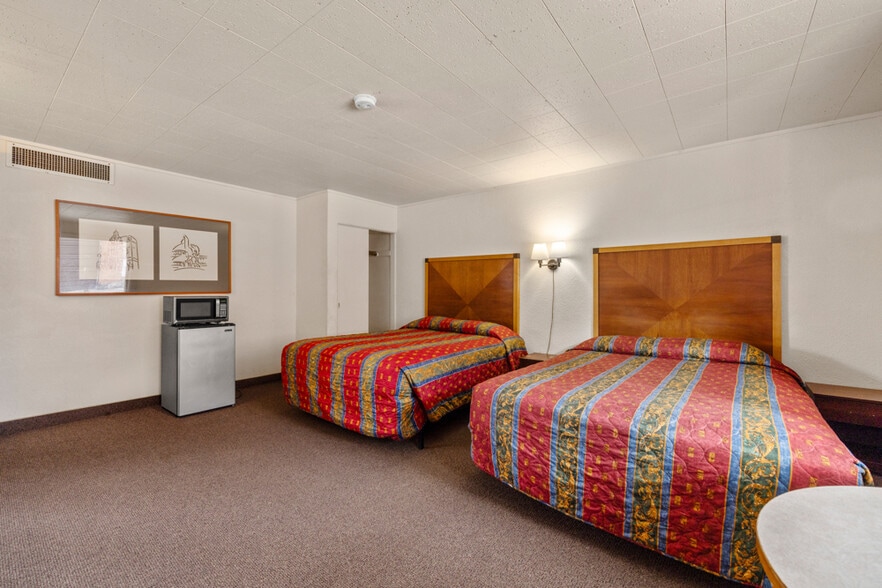 More Photos Of 11 Main St, Klamath Falls Hotel For Sale