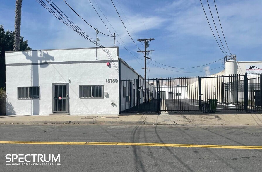 Primary Photo Of 15759 Strathern St, Van Nuys Warehouse For Lease