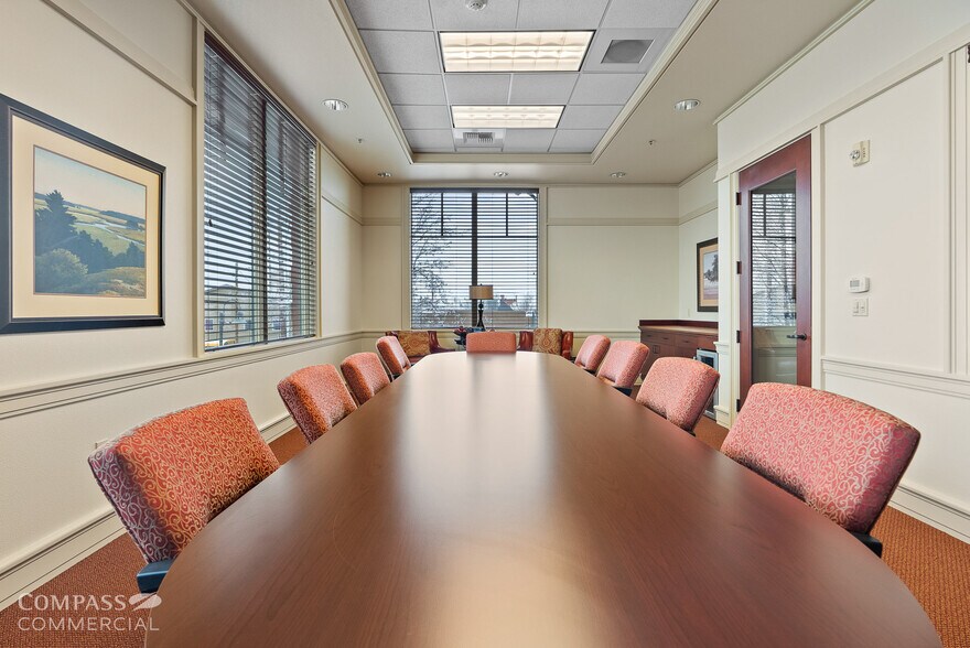 More Photos Of 735 SW 6th St, Redmond Office For Lease