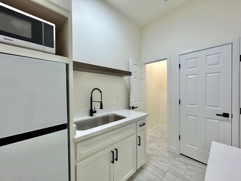 More Photos Of 1113 San Bernardo Ave, Laredo Office For Lease