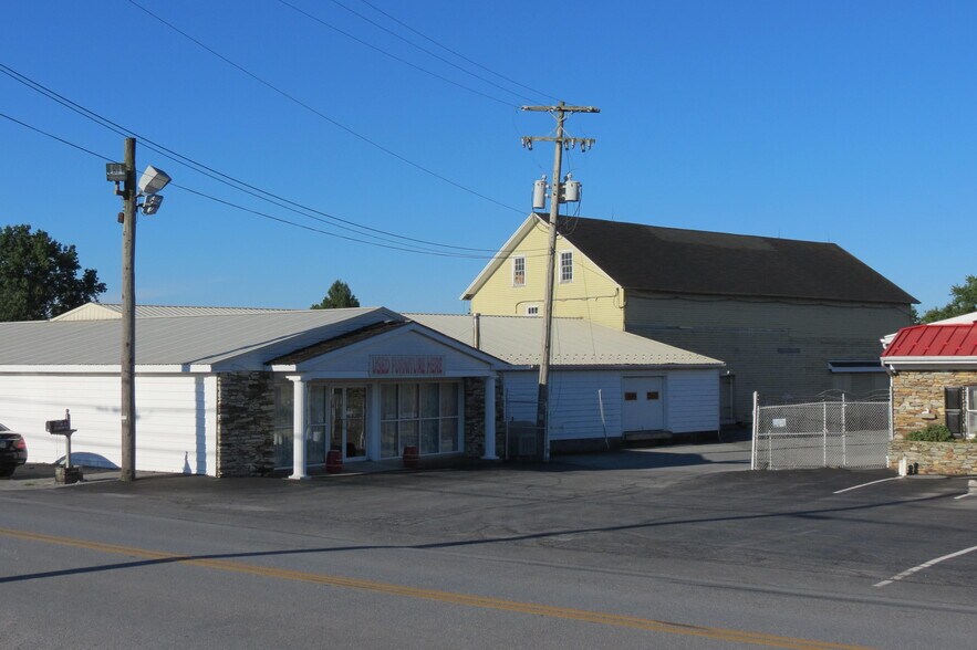 More Photos Of 16 Graybill Rd, Leola Freestanding For Lease