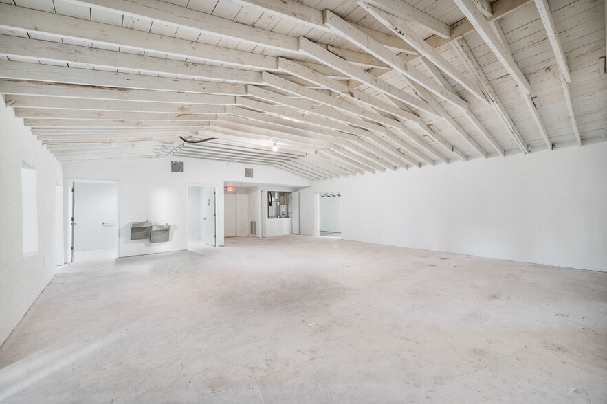 More Photos Of 4749 Hollywood Blvd, Hollywood Storefront Retail Office For Sale