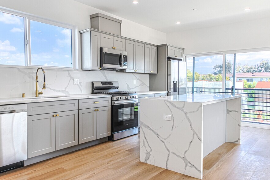 More Photos Of 1923 Carmona Ave, Los Angeles Multifamily For Sale