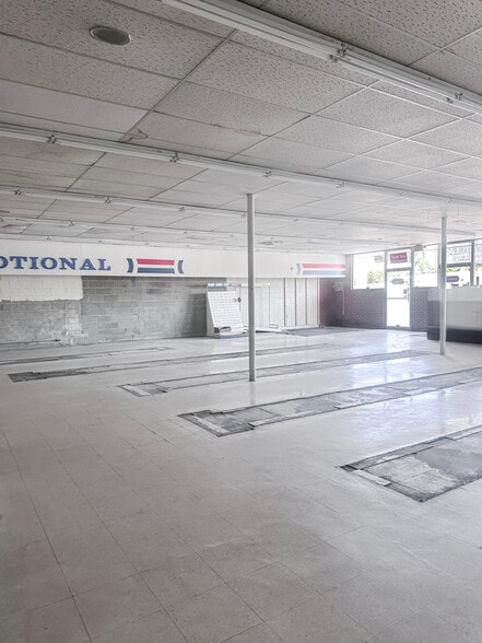 Primary Photo Of 727 Anderson St, Belton Storefront Retail Office For Lease
