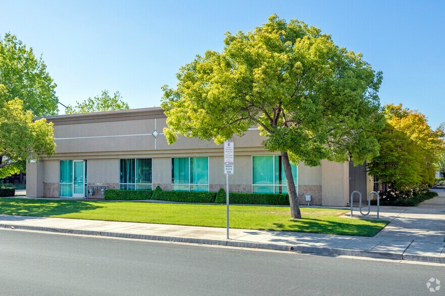More Photos Of 7675 N Ingram Ave, Fresno Office For Lease