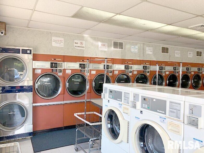 More Photos Of 1106 S Main St, Lewistown Storefront For Sale