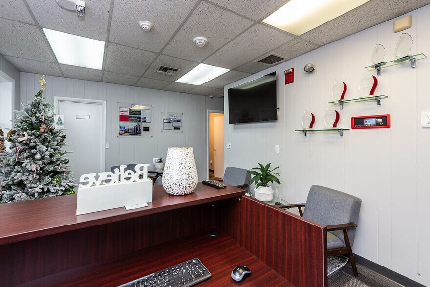 More Photos Of 699 Fall River Ave, Seekonk Medical For Sale