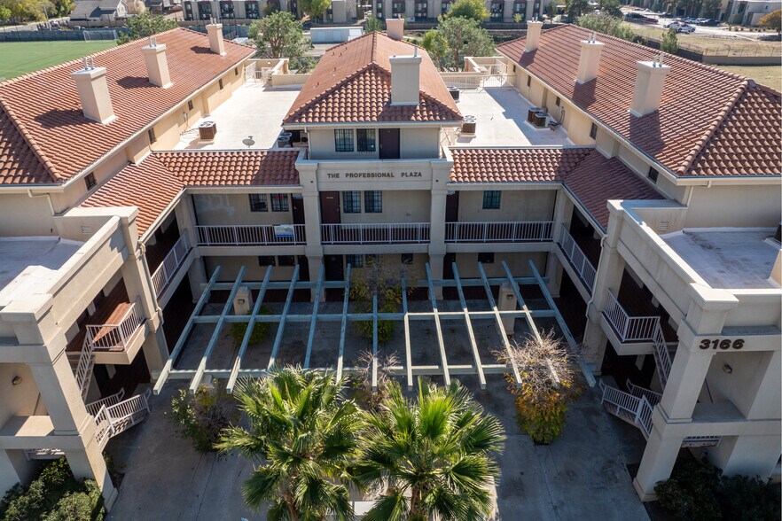More Photos Of 3166 E Palmdale Blvd, Palmdale Office For Sale