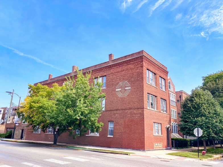 Primary Photo Of 1956 W Fletcher St, Chicago Multifamily For Sale