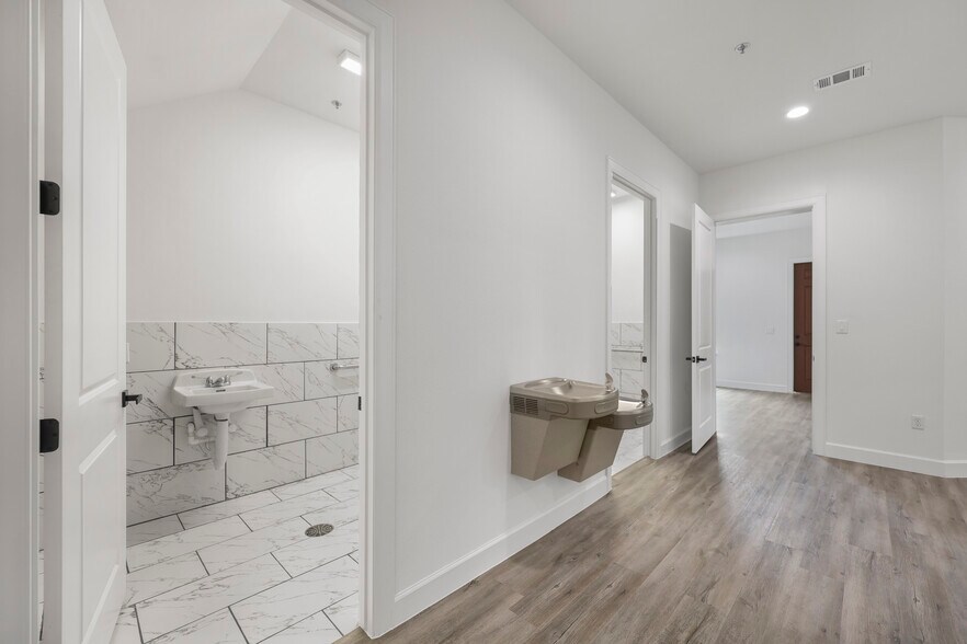 More Photos Of 284 Ed English Dr, Shenandoah Medical For Sale