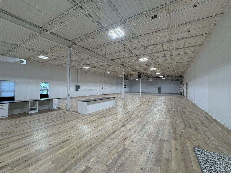 More Photos Of 2710 Lancaster Rd, Ottawa Warehouse For Sale