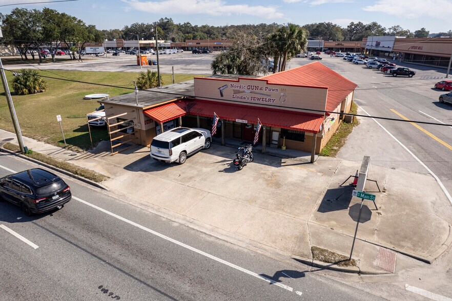 More Photos Of 324 S Main St, Wildwood Freestanding For Sale