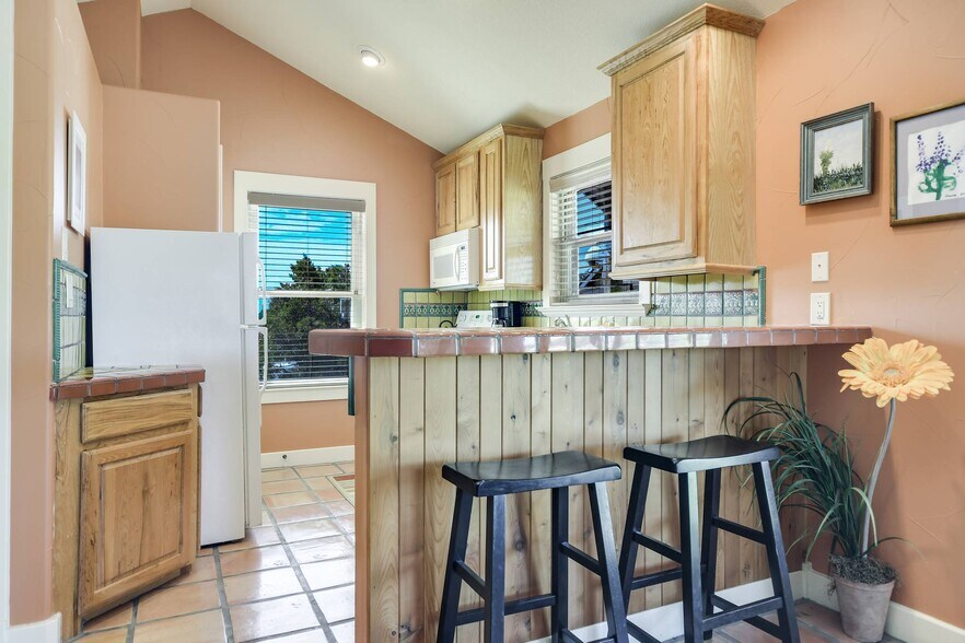 More Photos Of 610 Crystal Creek Dr, Austin Specialty For Sale