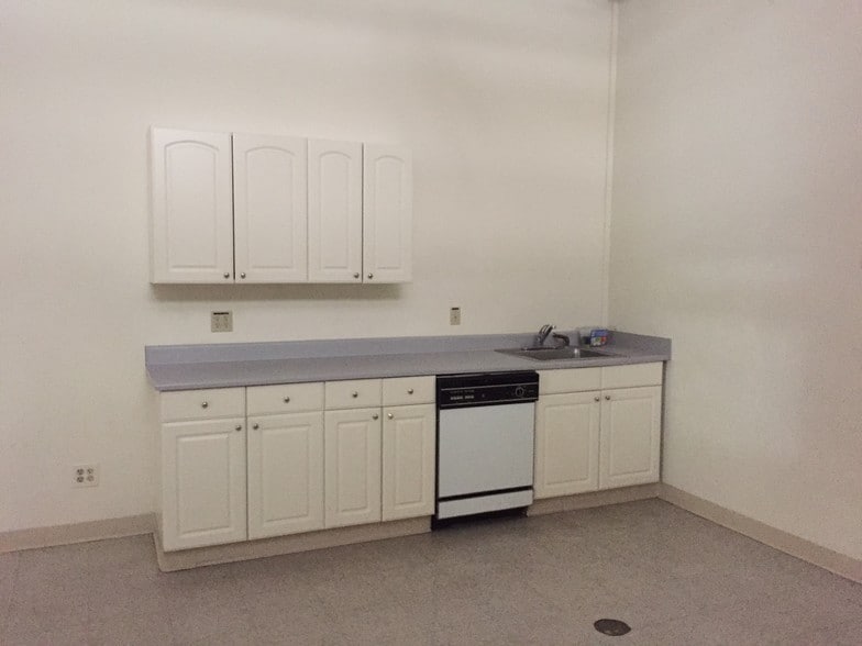 More Photos Of 1350-1362 Ridder Park Dr, San Jose Showroom For Lease